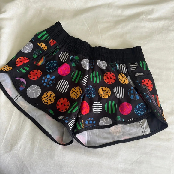 🌈 2015 Lululemon Seawheeze Speed Shorts Circle Pills - Picture 1 of 8